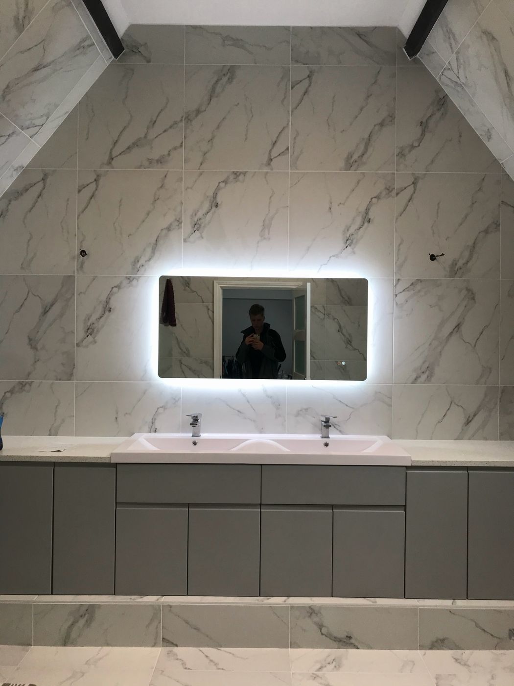 Backlit vanity mirror, en-suite